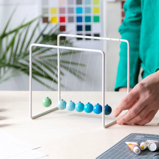 Newtons cradle 2 1080x